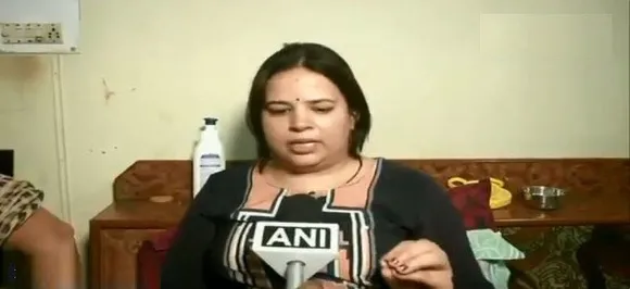 VIDEO : सीएम योगी बताएं मेरे पति का क्यों हुआ एनकाउंटर, तभी होगा अंतिम संस्कार: मृतक की पत्नी