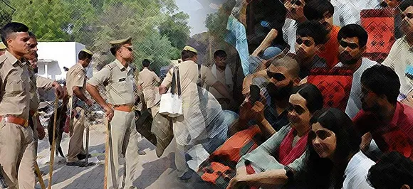 लखनऊ एनकाउंटर : पुलिस और जनता में छिड़ी पोस्टर वॉर, देखें तस्वीरें