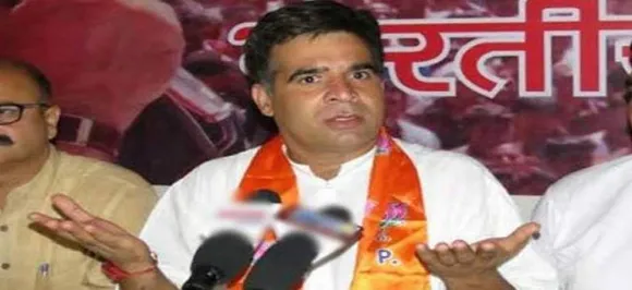 जम्मू-कश्मीर में बीजेपी नेता के बिगड़े बोल, कहा- कांग्रेस को वोट देना मतलब आतंकियों का समर्थन