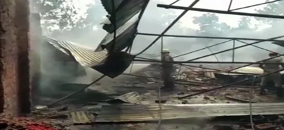 पश्चिम बंगाल: पटाखा फैक्ट्री में लगी भीषण आग, 10 कर्मचारी घायल, फैक्ट्री मालिक फरार