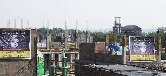 भोपाल गैस त्रासदी : पीडि़तों ने घरों के बाहर लगाए पोस्‍टर, कहा- मुआवजा नहीं तो वोट नहीं