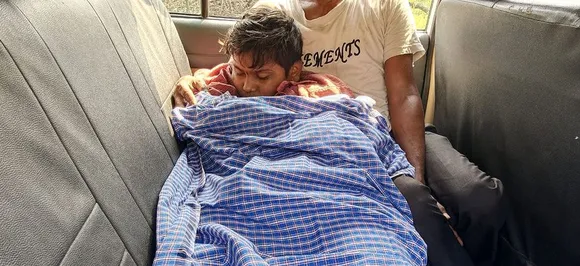 स्‍कूल जा रहे दो बच्‍चे हाइवा की चपेट में आए, दोनों की जान गई
