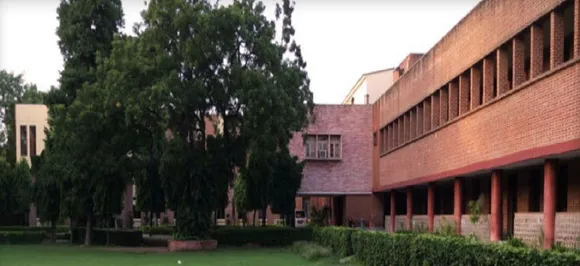 DU 'पिंजरा तोड़' : हॉस्टल स्टूडेंट्स का प्रदर्शन जारी, कॉलेज नहीं मान रहे मांगे