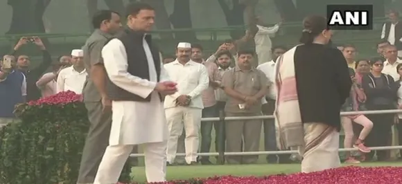 इंदिरा गांधी की पुण्यतिथि पर मनमोहन, सोनिया, राहुल ने श्रद्धांजलि दी
