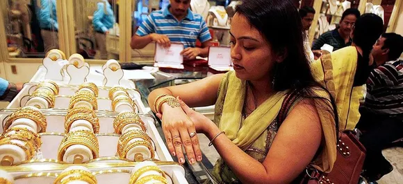 Dhanteras पर ऑफरों से सराफा बाजार में रौनक, जमकर हो रही खरीदारी