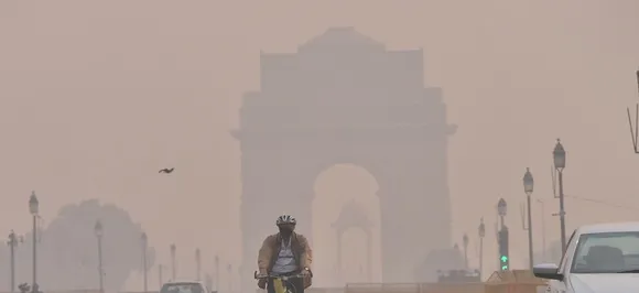 सुप्रीम कोर्ट का आदेश तार-तार, खूब हुई आतिशबाजी, दिल्ली-एनसीआर में पसरी धुंध की चादर