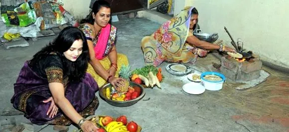 Chhath Pooja 2018: छठ के दूसरे दिन होता है 'खरना', निर्जला उपवास शुरू
