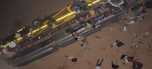 ओडिशा: कटक के महानदी पुल से नीचे गिरी बस, 12 लोगों की मौत, कई जख्मी