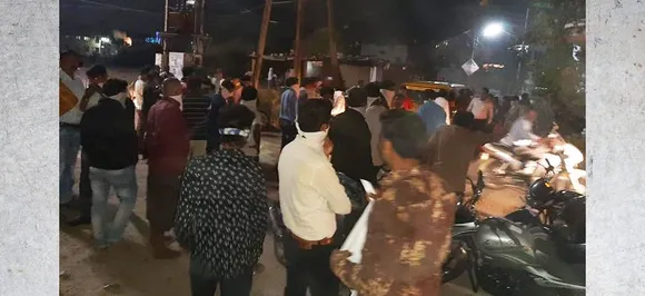 इंदौर की कई कॉलोनियों के लोगों को क्‍यों होने लगी आंखों में जलन, घरों में ताले जड़कर सड़क पर हो गए जमा