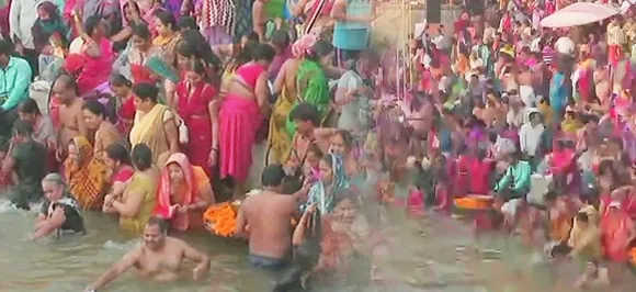 कार्तिक पूर्णिमा आज, करोड़ों लोगों ने लगाई गंगा में डुबकी