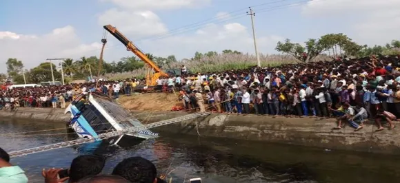 कर्नाटक के मांड्या में बस हादसा, कावेरी नहर में गिरी बस, 25 से अधिक की मौत