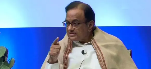 सुब्रमण्यम के बयान के बाद चिदंबरम का मोदी सरकार पर हमला, नोटबंदी को बताया मूर्खतापूर्ण फैसला