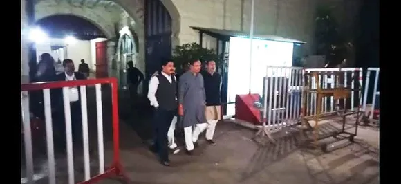 मध्‍य प्रदेश में EVM की सुरक्षा पर सवाल, आयोग ने कहा- स्ट्रांग रूम पूरी तरह सुरक्षित