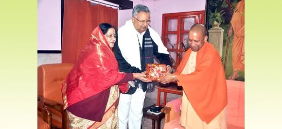 योगी के शहर गोरखपुर पहुंचे छत्‍तीसगढ़ के CM रमन सिंह, सरकार को लेकर दिया ये बड़ा बयान