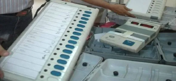 Chhattisgarh Election: स्ट्रांग रूम परिसर में लैपटॉप सहित 3 धरे गए, 2 सुरक्षाकर्मी निलंबित