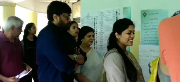 Telangana Elections 2018: साउथ फिल्मों के स्टार चिरंजीवी और नागार्जुन ने डाला वोट