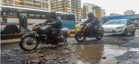 गड्ढ़े की वजह से होने वाली मौत पर SC ने जताई चिंता, कहा- शायद सीमा पर भी नहीं मरते इतने लोग