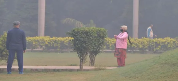 दिल्ली में सुबह ठंड, वायु गुणवत्ता 'बेहद खराब'