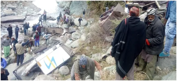Jammu kashmir : लॉरेन से पुंछ आ रही बस खाई में गिरी, 8 की मौत