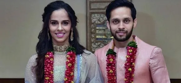 बैडमिंटन स्टार साइना नेहवाल ने सादगी भरे अंदाज़ में पी कश्यप संग रचाई शादी, देखें PHOTOS