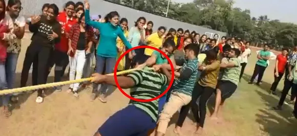 खेलते-खेलते हो गई छात्र की मौत, सामने आया हादसे का दर्दनाक VIDEO