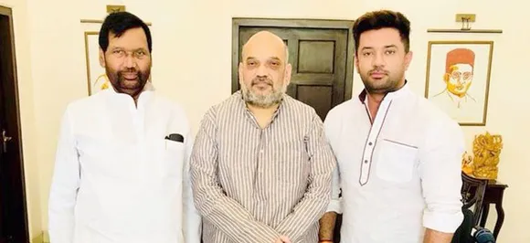 सीट बंटवारे को लेकर अमित शाह से मिले रामविलास और चिराग पासवान, आज अरुण जेटली से करेंगे मुलाकात