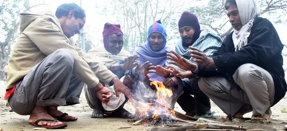 कोहरे की घनी चादर में ढका दिल्ली-NCR, 3.7 डिग्री पहुंचा पारा, वायु गुणवत्ता 'गंभीर'