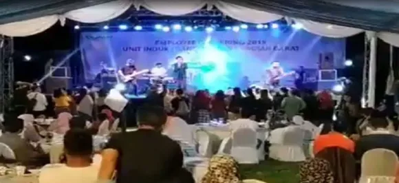 LIVE परफॉर्मेंस दे रहा था पॉप बैंड, अचानक सुनामी की लहरों ने ऐसे बदल दिया मंजर, देखें VIDEO