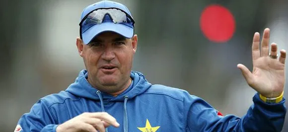 पाकिस्तानी कोच मिकी आर्थर ने किया आचार संहिता का उल्लंघन, ICC ने दी चेतावनी