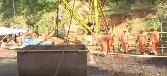 मेघालय खदान पहुंचे नौसेना के गोताखोर, दमकलकर्मी, खदान विशेषज्ञ