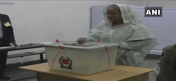 बांग्लादेश चुनाव: कड़ी सुरक्षा के बीच मतदान जारी, चौथी बार PM बनने के लिए मैदान में उतरीं हसीना