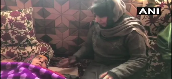 J&K: मारे गए आतंकी के परिजनों से मिली महबूबा मुफ्ती, कहा दोबारा रिश्तेदारों को बनाया निशाना तो फैलेगा आक्रोश