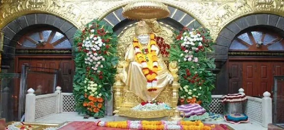 शिरडी के साईं दरबार में पिछले साल की तुलना में चढ़ा इतने करोड़ का चढ़ावा