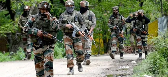जम्‍मू कश्‍मीर के अरिपल में एक घर में छिपे आतंकवादी, जारी है मुठभेड़