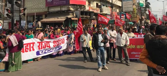 भारत बंद: देशभर में जनजीवन बेहाल, बेंगलुरु में बस पर पत्थरबाजी