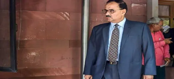 CBI निदेशक आलोक वर्मा के तबादले पलटने वाले आदेश के खिलाफ निलंबित DSP देवेंद्र कुमार पहुंचे दिल्ली HC
