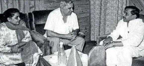 तब उछला था ये नारा, 'मिले मुलायम-कांशीराम, हवा में उड़ गए जय श्री राम'