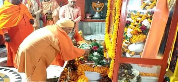 योगी आदित्‍यनाथ ने चढ़ाई बाबा गोरक्षनाथ को खिचड़ी, एक महीने तक चलने वाले मेले का आगाज