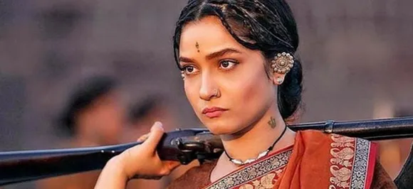 कंगना रानौत के बाद हाथों में तलवार लेकर अंकिता लोखंडे ने शुरू किया 'वॉर', देखिए वीडियो