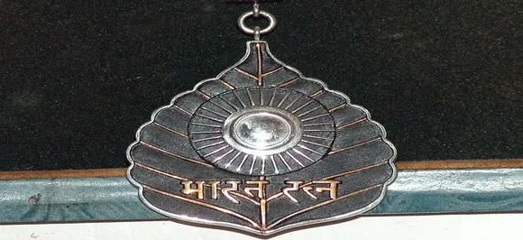 25 जनवरी का इतिहास: इन दो महान शख्सियतों को मिला था भारत रत्न, यहां हुए हादसे में मारे गए थे 300 लोग