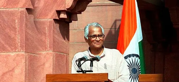 इंदिरा गांधी सरकार की 'इमरजेंसी' के दौरान जॉर्ज फर्नांडिस के गार्ड बने थे नरेंद्र मोदी