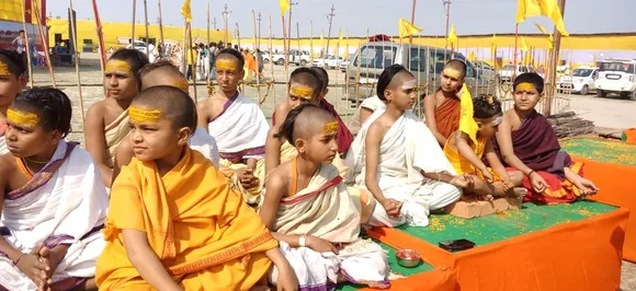 Kumbh Mela 2019 : आकर्षण का केंद्र बने कुंभ नगरी में आए बाल साधु, जीते हैं संन्यासियों  जैसा कठोर जीवन