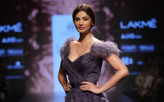 Lakme Fashion Week 2019: एक-दूसरे का हाथ थामकर रैंप पर उतरे फरहान-शिबानी, शोस्टॉपर बनेंगी डेजी शाह