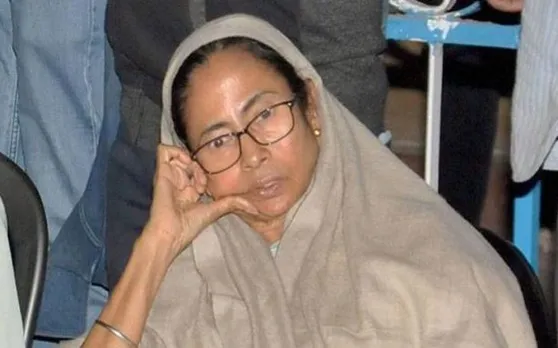 CBIVsMamata: कमिश्नर के साथ धरने पर बैठीं ममता बनर्जी, कहा-इमरजेंसी जैसे हालात