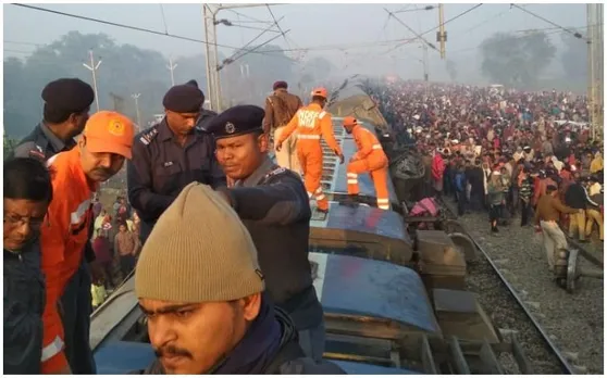 सीमांचल एक्सप्रेस के 11 डिब्बे पटरी से उतरे, 7 की मौत, कई घायल, रेलवे ने जारी किए हेल्पलाइन नंबर, मुआवजे का ऐलान