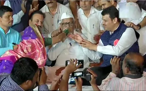 अन्ना हजारे ने खत्म किया अनशन, सीएम देवेंद्र फणवीस ने मांग पूरी करने का दिया आश्वासन