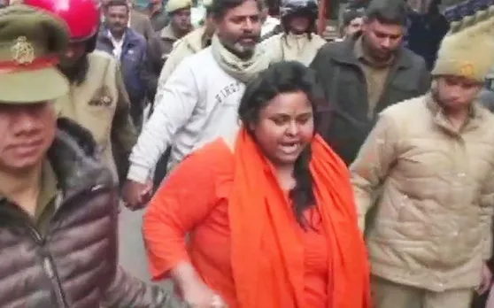 महात्मा गांधी के पुतले को गोली मारने वाली पूजा शकुन पांडे और उसके पति को भेजा जेल