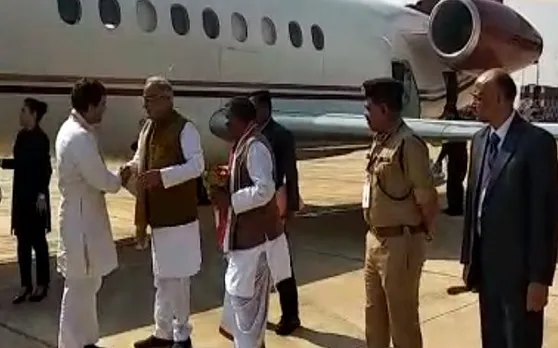 ओडिशा जाने से पहले जगदलपुर एयरपोर्ट पहुंचे राहुल गांधी, मुख्यमंत्री भूपेश बघेल ने किया स्वागत
