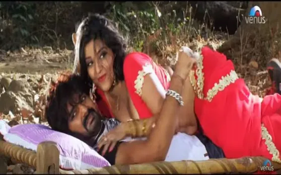 Valentine's Day के मौके पर धूम मचा रहा है पवन सिंह और मोनालिसा का 'फाट जाई चोली हो'