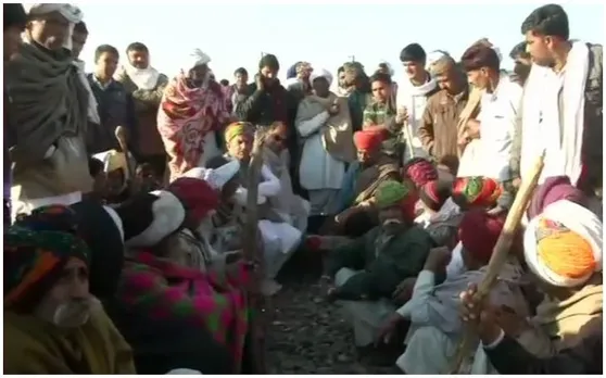 Gurjar Aandolan Live Updates :  हिंडौन शहर में गुर्जर आरक्षण आंदोलन के चलते लोगों ने सड़क मार्ग किया जाम